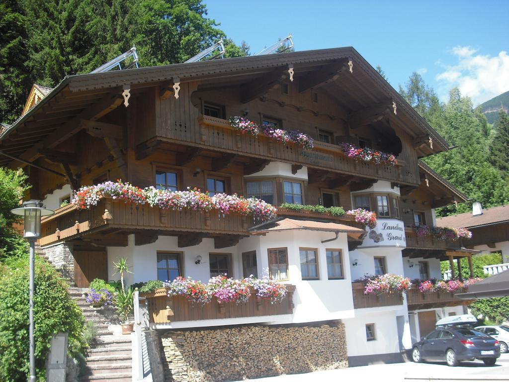 Landhaus Granat Mayrhofen Exteriör bild