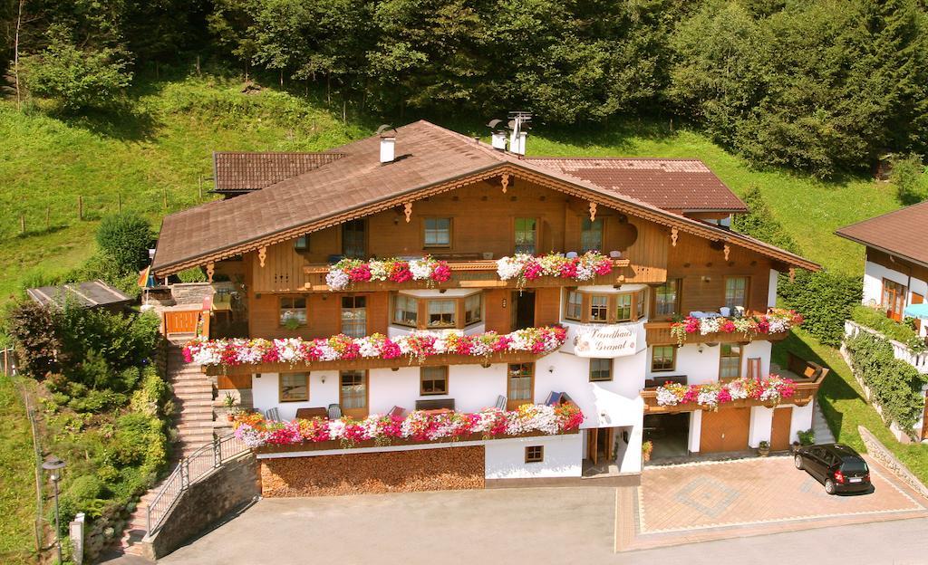 Landhaus Granat Mayrhofen Exteriör bild