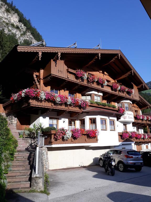 Landhaus Granat Mayrhofen Exteriör bild