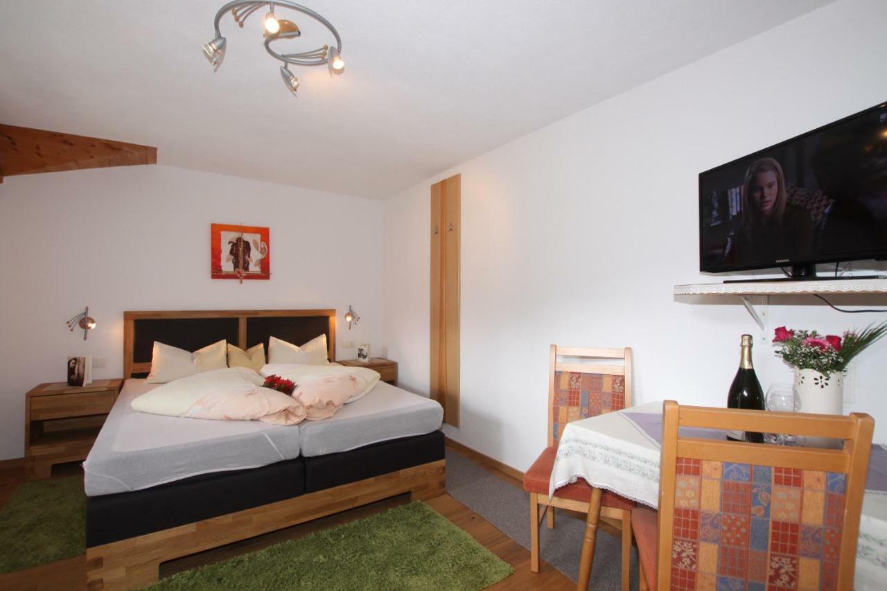 Landhaus Granat Mayrhofen Exteriör bild